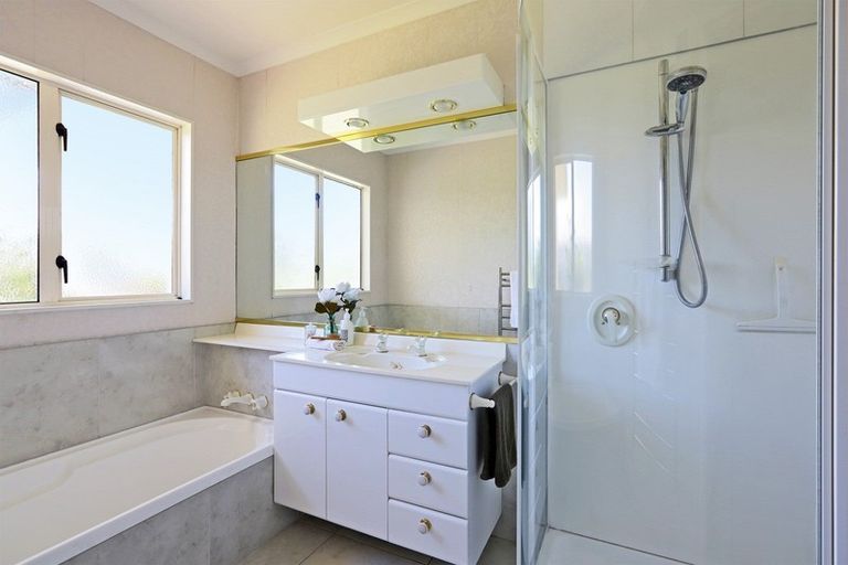 Photo of property in 6 Brompton Drive, Taradale, Napier, 4112