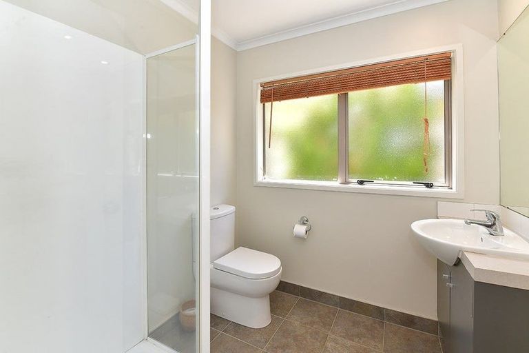 Photo of property in 5 Seamount Drive, Red Beach, 0932