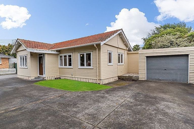 Photo of property in 25 Manuroa Road, Takanini, 2112