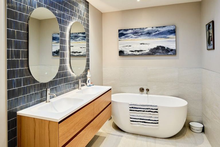 Photo of property in 25 Cheviot Road, Lowry Bay, Lower Hutt, 5013