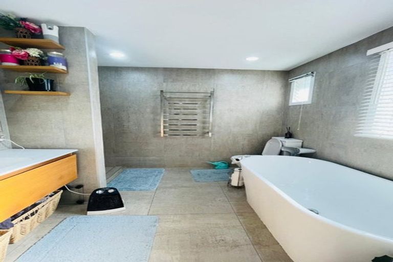 Photo of property in 60 Glen Marine Parade, Glendene, Auckland, 0602