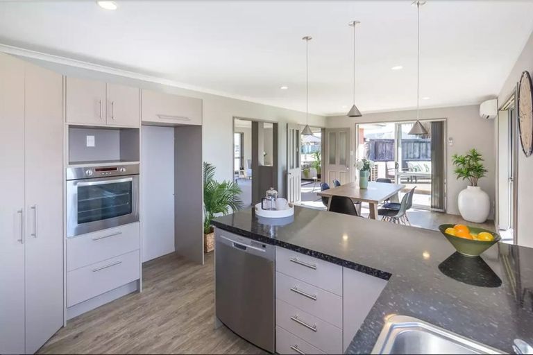 Photo of property in 71 Overbury Crescent, Rolleston, 7614