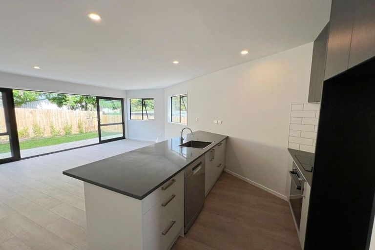 Photo of property in 18 Whati Lane, Henderson, Auckland, 0612