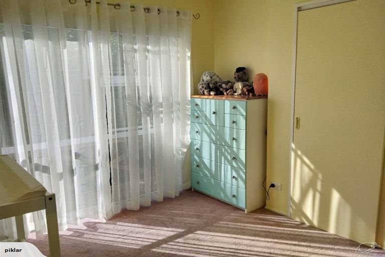 Photo of property in 8a Holiday Road, Stanmore Bay, Whangaparaoa, 0932