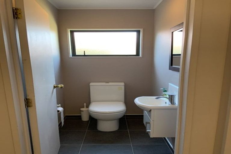 Photo of property in 11 Longview Rise, Massey, Auckland, 0614