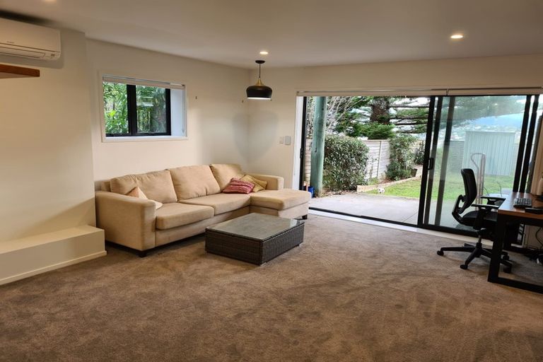 Photo of property in 43 Pleasant Road, Glen Eden, Auckland, 0602