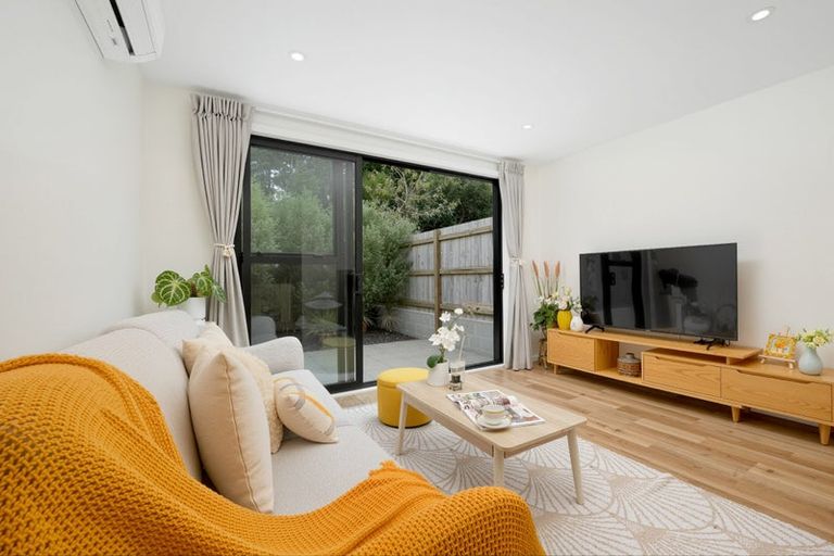 Photo of property in 22 Tokai Place, Glen Eden, Auckland, 0602
