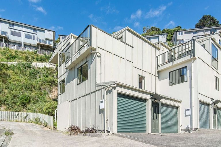 Photo of property in 3/19 Onslow Road, Khandallah, Wellington, 6035