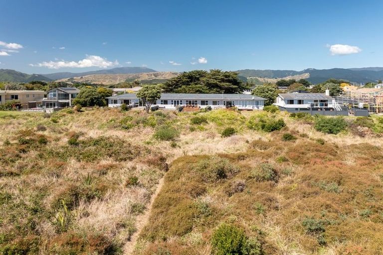 Photo of property in 127-129 Manly Street, Paraparaumu Beach, Paraparaumu, 5032