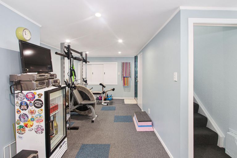 Photo of property in 37 Derwent Crescent, Titirangi, Auckland, 0604