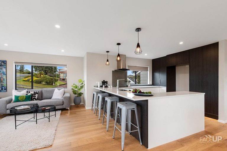 Photo of property in 168 Luckens Road, West Harbour, Auckland, 0618