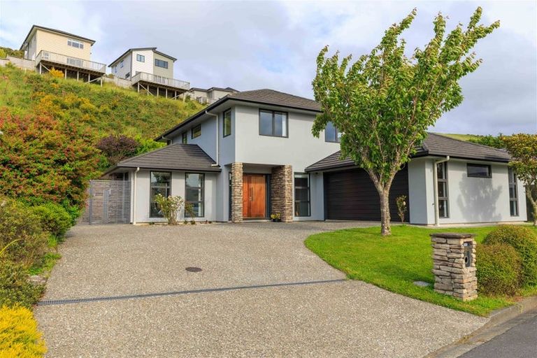 Photo of property in 51 Kilkelly Close, Tawa, Wellington, 5028