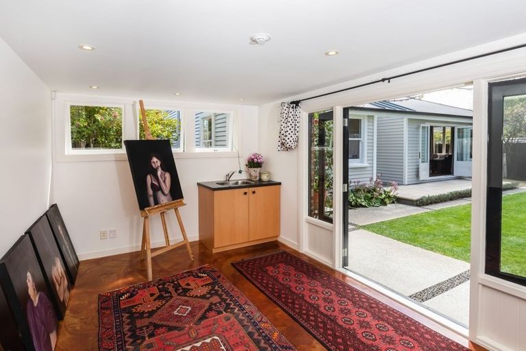 Photo of property in 42 Holly Road, St Albans, Christchurch, 8014