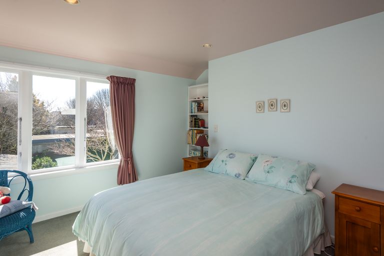 Photo of property in 37 Holly Road, St Albans, Christchurch, 8014