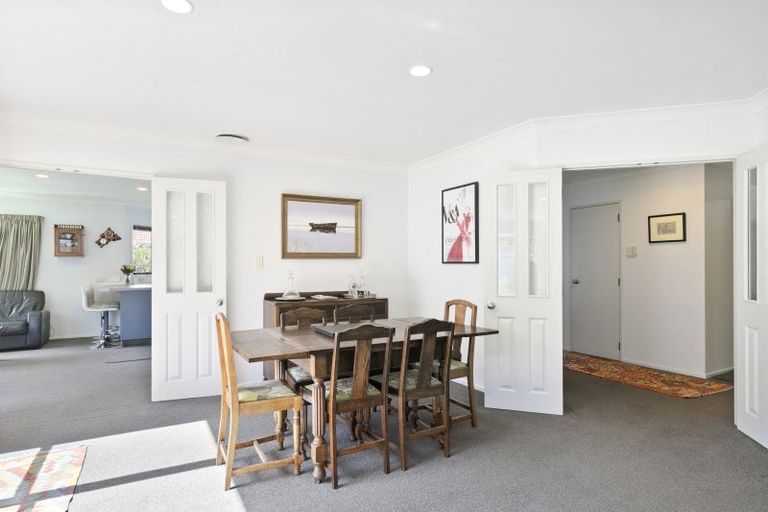 Photo of property in 104 Westchester Drive, Churton Park, Wellington, 6037