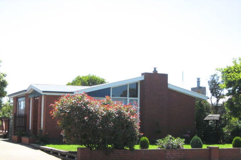 Photo of property in 19 Bickerton Street, Wainoni, Christchurch, 8061