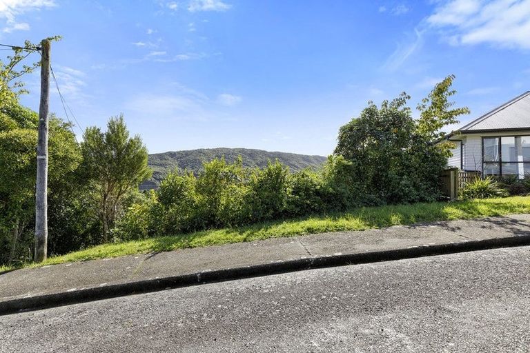 Photo of property in 8 Castle Crescent, Stokes Valley, Lower Hutt, 5019