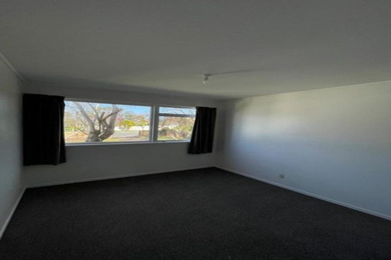 Photo of property in 110 Roberts Road, Te Atatu South, Auckland, 0610