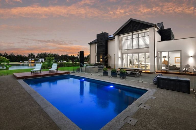 Photo of property in 30 Oakgrove Drive, Rangiora, 7400