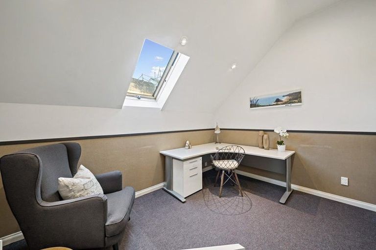 Photo of property in 3 Onemana Way, Te Atatu Peninsula, Auckland, 0610