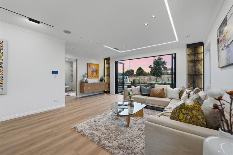 Photo of property in 240 Park Estate Road, Rosehill, Papakura, 2113