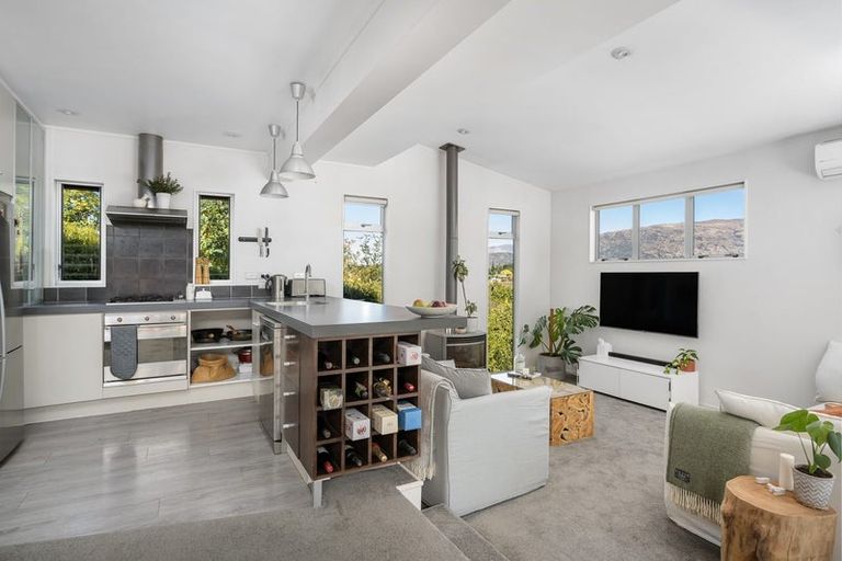 Photo of property in 17 Hillview Place, Wanaka, 9305