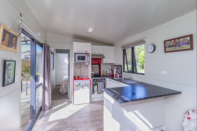 Photo of property in 3 Takapu Road, Manakau, Levin, 5573
