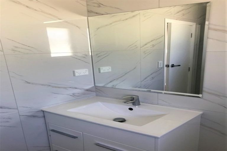 Photo of property in 11 Kohinoor Avenue, Mangere, Auckland, 2022