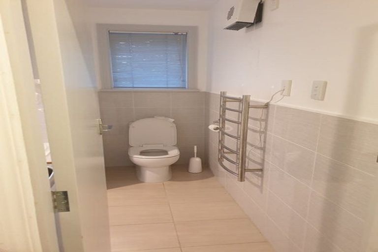 Photo of property in 111 Ruskin Road, Newlands, Wellington, 6037