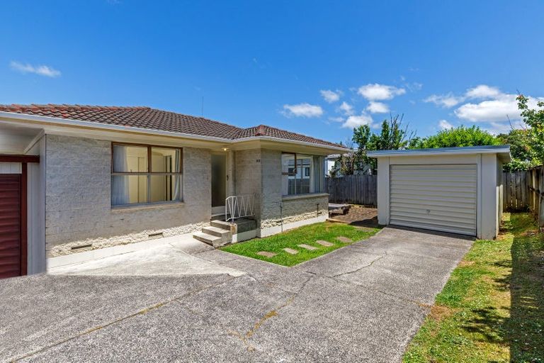 Photo of property in 2/16 Mannering Place, Hillcrest, Auckland, 0627
