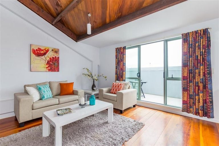 Photo of property in Metro Apartments, 220u8 Thorndon Quay, Pipitea, Wellington, 6011