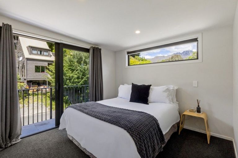 Photo of property in 6 Mackinnon Terrace, Sunshine Bay, Queenstown, 9300