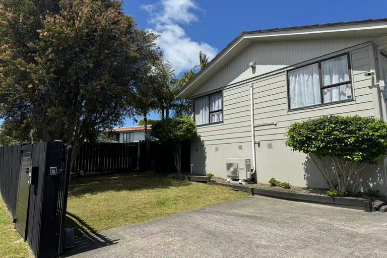 Photo of property in 121 Moire Road, West Harbour, Auckland, 0618