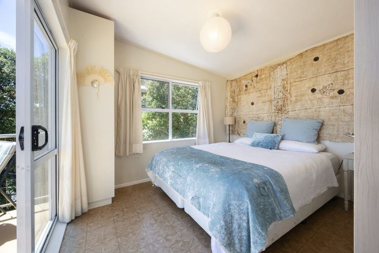 Photo of property in 54 Rayner Road, Piha, 0772