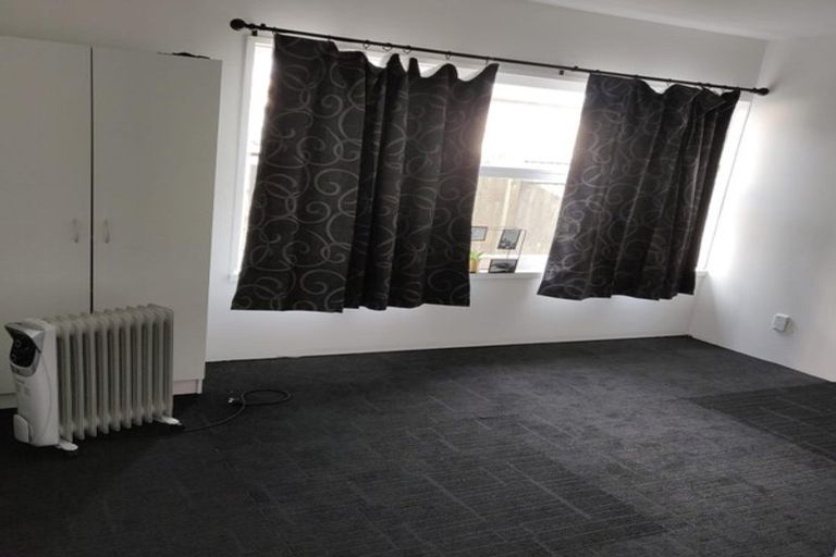 Photo of property in 118a Hutchinson Avenue, New Lynn, Auckland, 0600