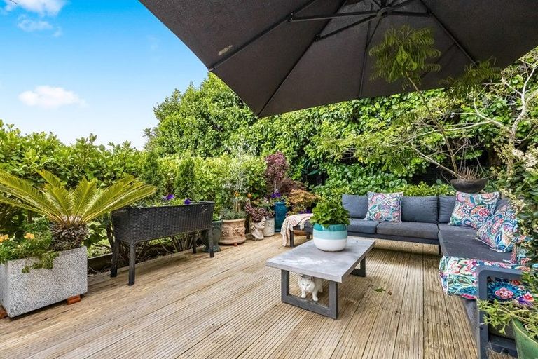 Photo of property in 44 Boocock Crescent, Orewa, 0931