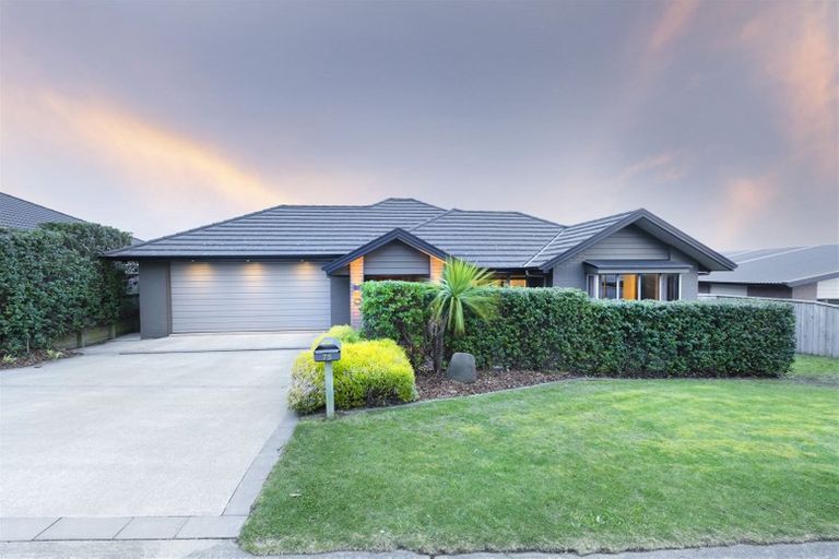 Photo of property in 75 Aotea Drive, Aotea, Porirua, 5024