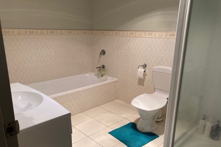 Photo of property in 61 Helleur Road, Massey, Auckland, 0614