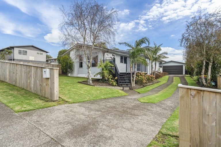 Photo of property in 3 Erica Place, Bell Block, New Plymouth, 4312