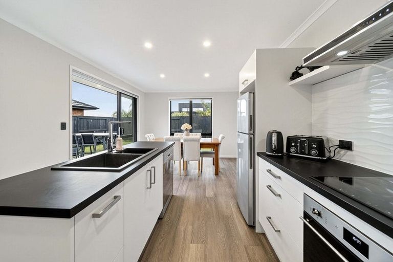 Photo of property in 18 Centaine Way, Papamoa Beach, Papamoa, 3118