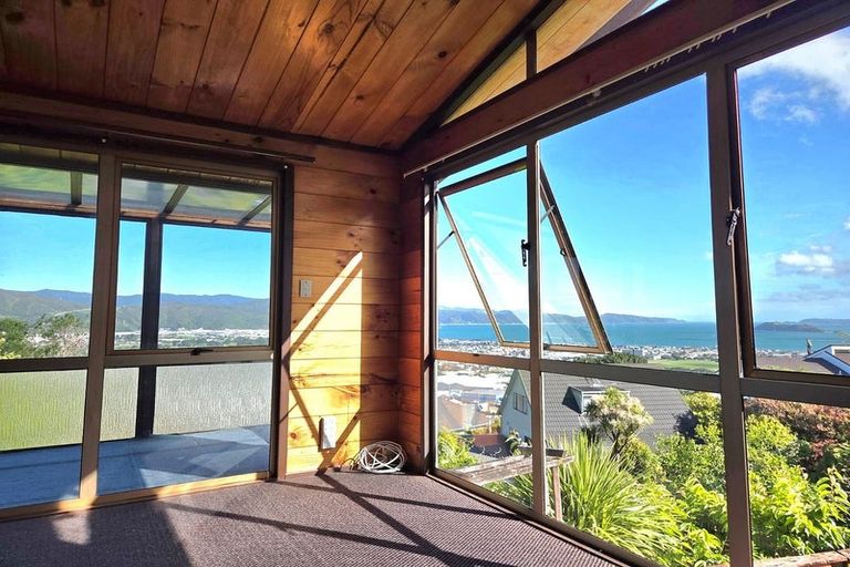 Photo of property in 3 Chestnut Grove, Maungaraki, Lower Hutt, 5010