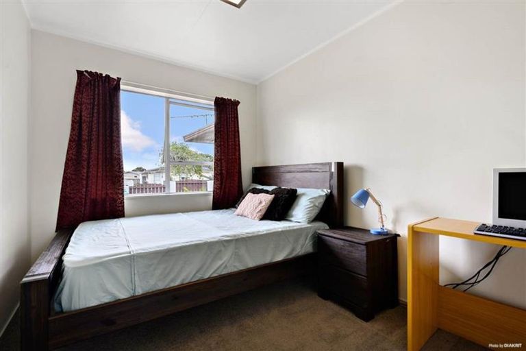 Photo of property in 17 Helms Place, Manurewa, Auckland, 2102