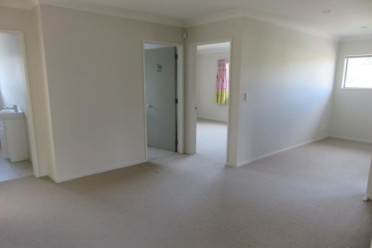 Photo of property in 15 Wantwood Grove, Churton Park, Wellington, 6037