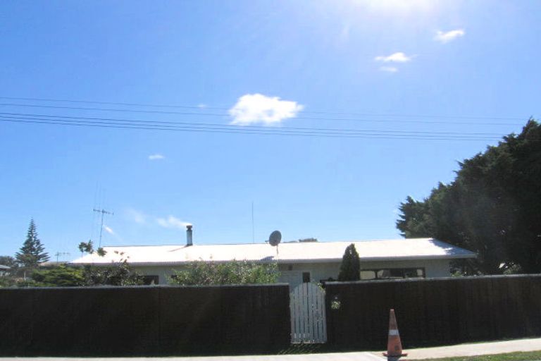 Photo of property in 3 Pratt Avenue, Foxton Beach, Foxton, 4815