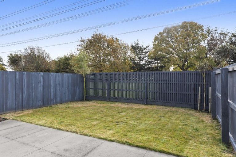 Photo of property in 22 Menin Gate Crescent, Broomfield, Christchurch, 8042
