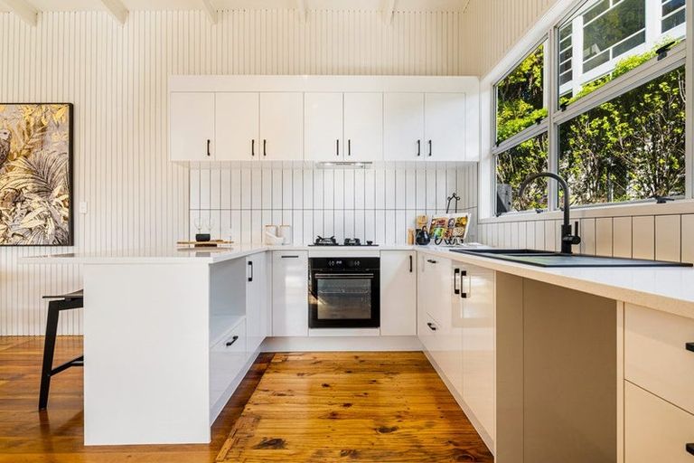 Photo of property in 2/1c Bank Street, Hillcrest, Auckland, 0627