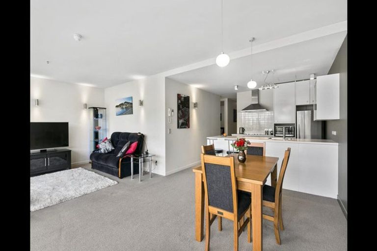 Photo of property in Montreaux Apartments, 9b/164 The Terrace, Wellington Central, Wellington, 6011