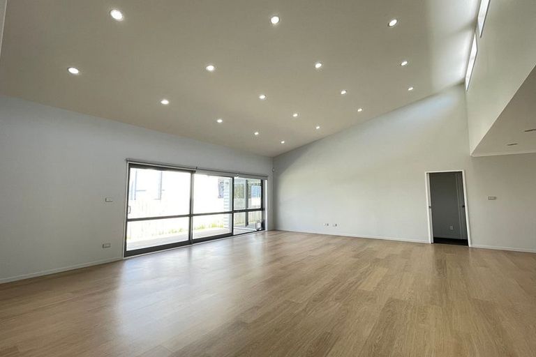 Photo of property in 11 Ngaroma House Drive, Hobsonville, Auckland, 0618