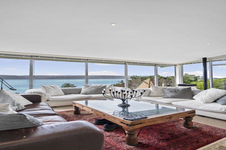 Photo of property in 36a Fortification Road, Karaka Bays, Wellington, 6022