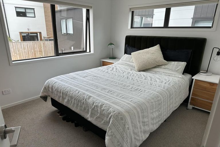 Photo of property in 1a Shamrock Lane, Te Atatu Peninsula, Auckland, 0610